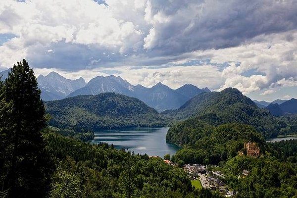 Location de vacances à la montagne : les stations les plus populaires en hiver et en été